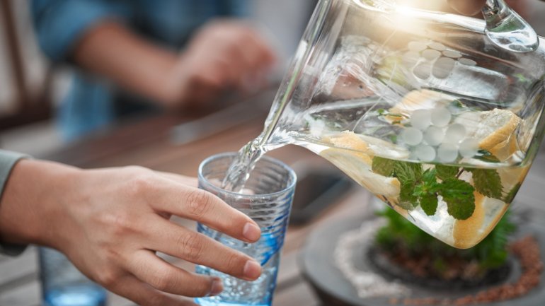 Viel trinken bei vergrößerten Hämorrhoiden Viel trinken bei vergrößerten Hämorrhoiden
